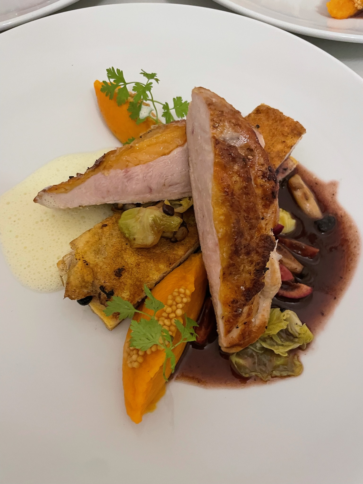 Hochzeitscatering München 45 Ein herrlich angerichtetes Gericht mit Entenbrust von CSL Catering München