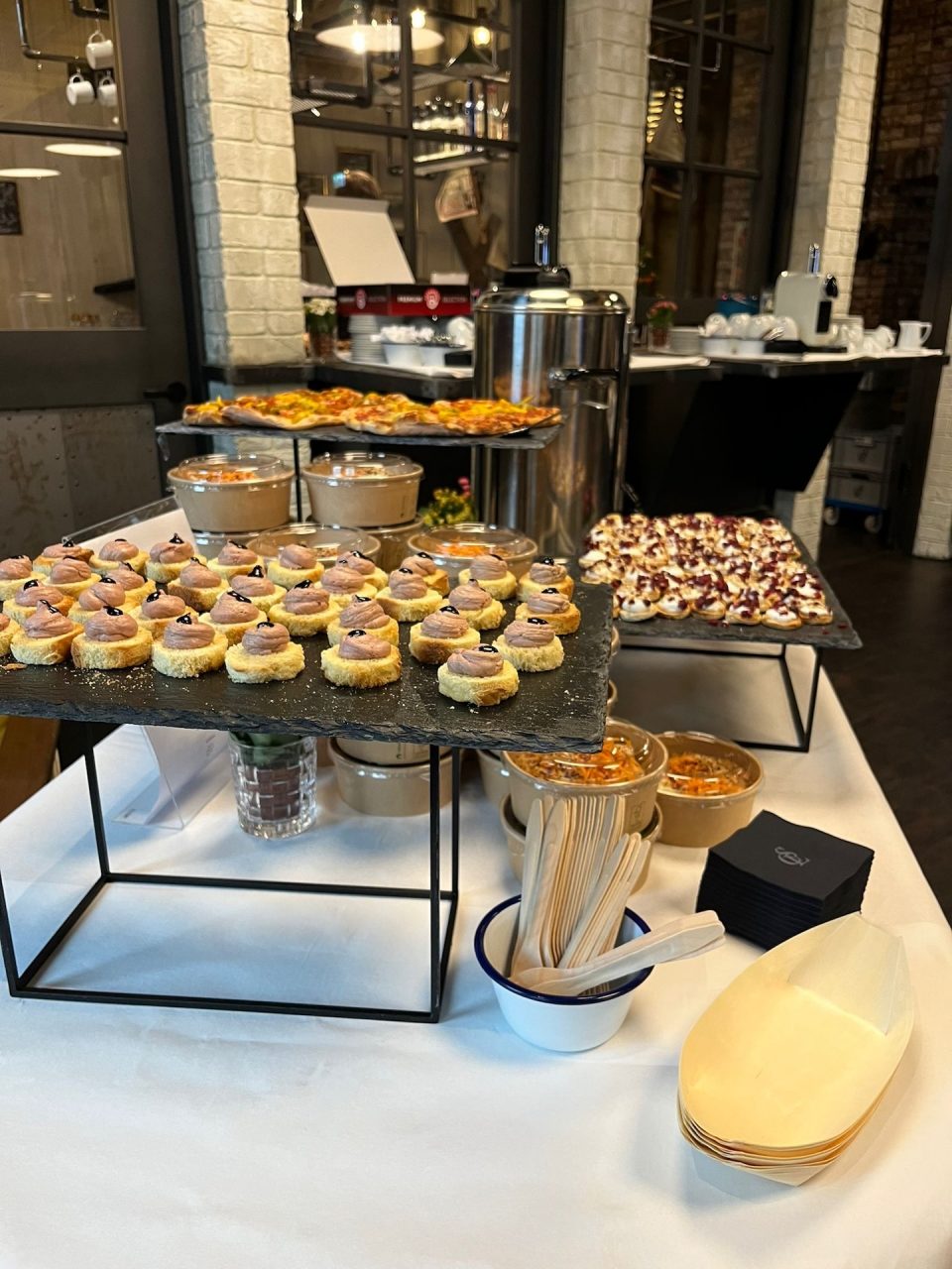 Catering für Business Events 22 Ein Fingerfood Buffet von CSL Catering München