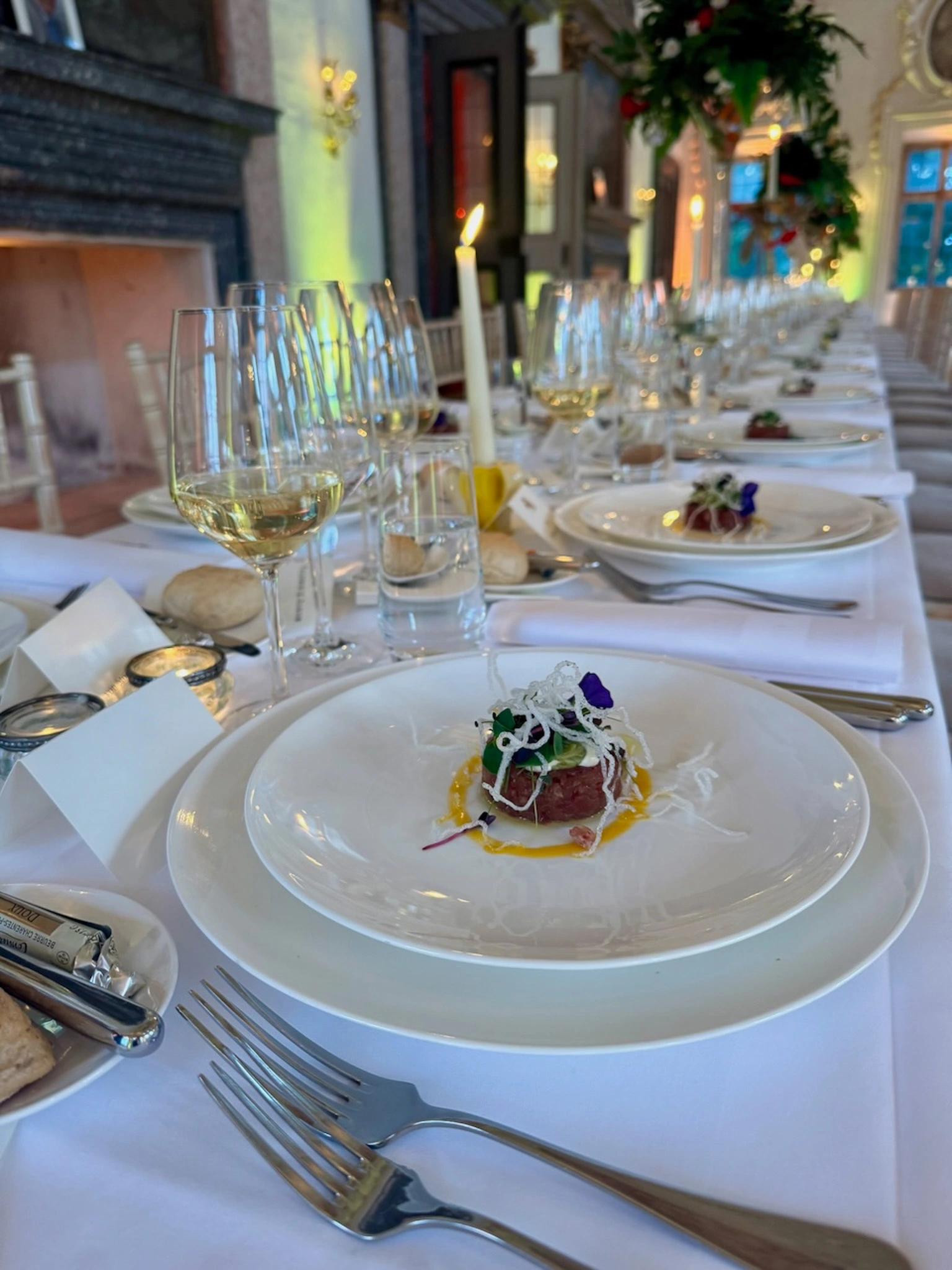 Catering für Private Events 24 Ein eingedecktes gesetztes Dinner in München von CSL Catering München