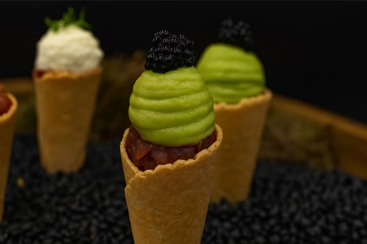 Cornetti Tunatatar mit Avocadocreme von CSL Catering München